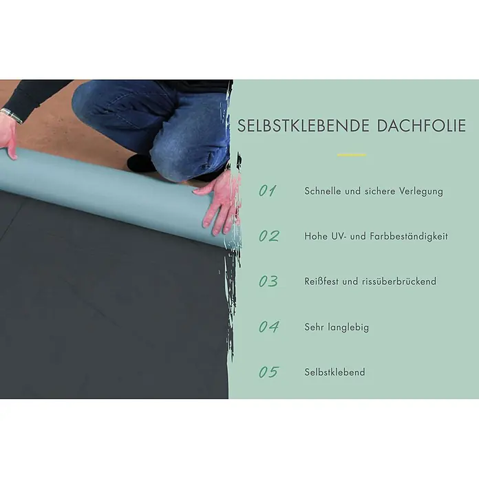 Karibu Bitumendachbahn - Elastomerbitumen, Anthrazit, 5 m² - Eine Person rollt eine hellblaue selbstklebende Dachfolie auf dunklem Untergrund aus.