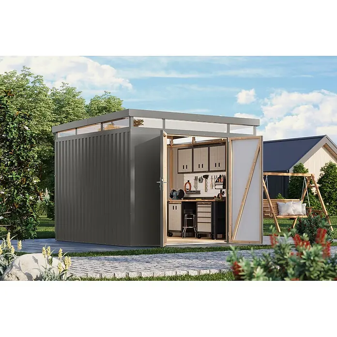 Karibu Gerätehaus Aurum 3,5 - Außenmaß inkl. Dachüberstand (B x T): 298 x 298 cm, Metall, Graualuminium - Dunkelgraues Metall-Gartenhaus mit transparenten Paneelen, offene Türen zeigen organisierten Innenraum mit Werkbank und Werkzeugen im Garten.