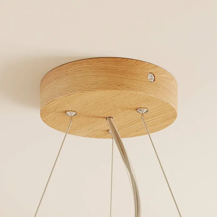 Envostar Pendelleuchte Kerio - L x B x H: 47 x 47 x 136 cm, eiche, satiniert, E27 - Rundes Deckenbaldachin aus hellem Holz mit mehreren silbernen Aufhängeseilen für eine Leuchte.