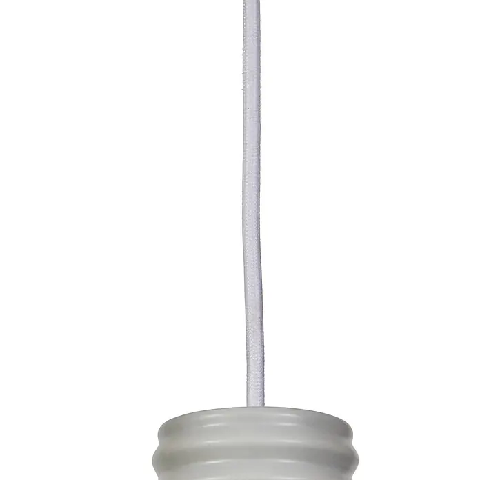Lucande Pendelleuchte Florine - L x B x H: 22 x 22 x 36 cm, alu / grau / zink, grau, opal, E27 - Weißes geflochtenes Kabel, das in eine hellgraue, gerippte Keramik-Deckenrosette führt.