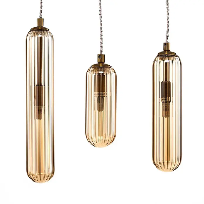 Lucande Pendelleuchte Freylin - L x B x H: 38 x 38 x 34,5 cm, creme / amber, amber, messing, G9 - Drei Pendelleuchten mit gerippten bernsteinfarbenen Glasschirmen und Messingakzenten.