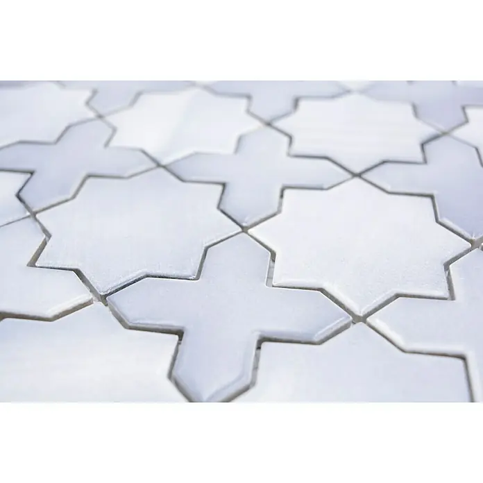 Mosaikfliese Starmix CG SXS 05 - 29,6 x 29,6 cm, Grau, Matt - Nahaufnahme eines Musters aus weißen und grauen Stern- und Kreuzfliesen, das ein elegantes und modernes Design für jeden Raum bietet.