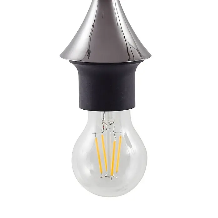 Lucande Pendelleuchte Jarven - L x B x H: 132 x 20 x 17,5 cm, alu / grau / zink, rauchgrau, Schwarz, E27 - Eine moderne LED-Glühbirne mit Klarglas und Filamenten, eingesetzt in eine schwarze Fassung mit konischem Chromaufsatz.