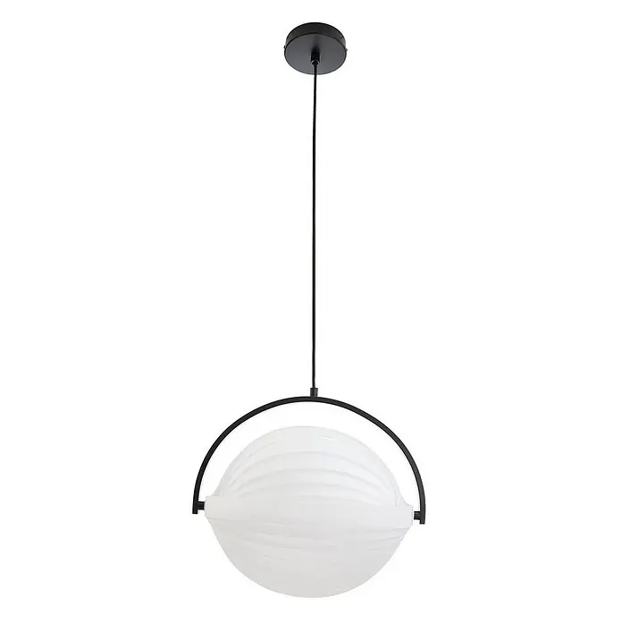 Lucande Pendelleuchte Helva - weiß / opal, weiß, Schwarz, E27 - Schwarze Pendelleuchte mit kugelförmigem, horizontal gerilltem weißem Glasschirm an schwarzem Kabel.