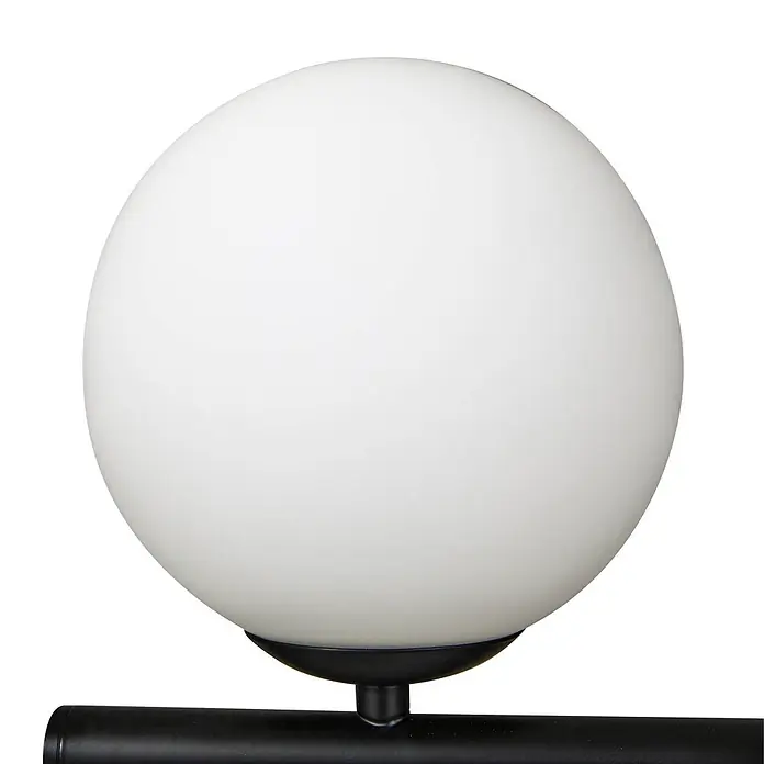 Lucande Pendelleuchte Isandro - L x B x H: 95 x 33 x 33 cm, Schwarz matt, opal, G9 - Weißer kugelförmiger Lampenschirm auf schwarzem Sockel.