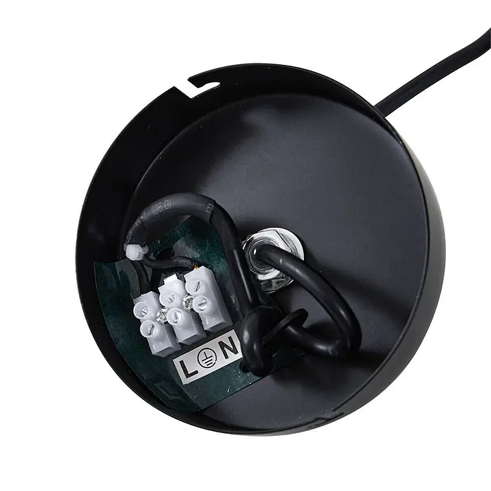 Lucande Pendelleuchte Isandro - L x B x H: 95 x 33 x 33 cm, Schwarz matt, opal, G9 - Unterseite einer schwarzen Metall-Deckenrosette mit Innenverkabelung, weißer 3-poliger Klemme (L, N, Erdung) und schwarzem Kabel mit Zugentlastung.
