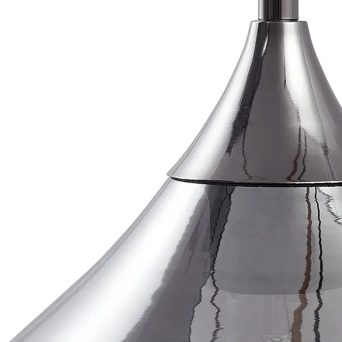 Lucande Pendelleuchte Jarven - alu / grau / zink, rauchgrau, Schwarz, E27 - Nahaufnahme einer zweistufigen, konischen Pendelleuchte in reflektierendem Grau.