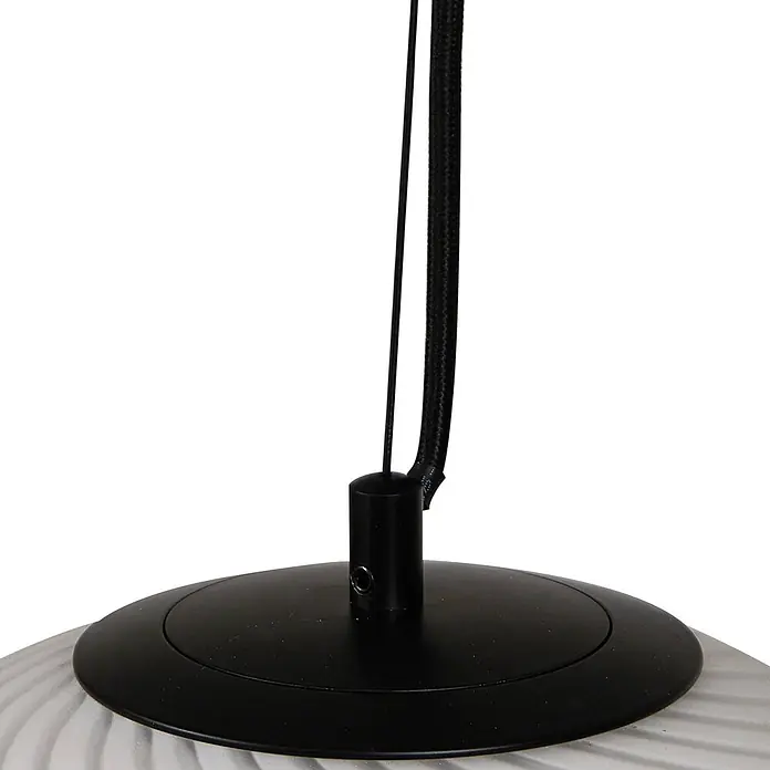 Lucande Pendelleuchte Kestralia - weiß / opal, weiß, Schwarz, E27 - Schwarze Pendelleuchtenfassung mit geflochtenem Kabel und weißem strukturiertem Lampenschirm.