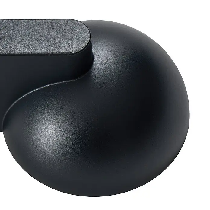 Lucande Außenwandleuchte Velira - schwarz, schwarz, IP54 - Mattschwarzer strukturierter Lampenkopf mit kugelförmigem Gehäuse.