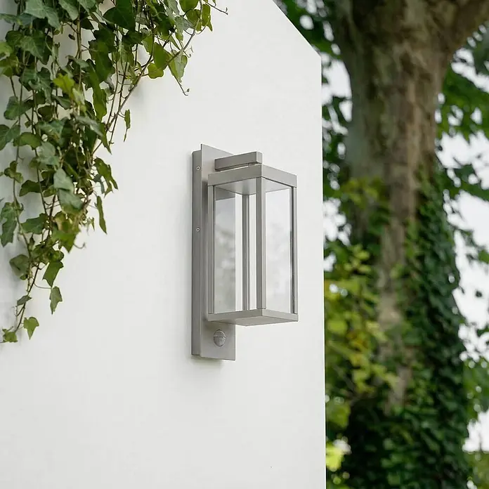 Lucande Außenwandleuchte Ferdinand - 16,5 x 12 x 38 cm, alu / grau / zink, alu / grau / zink, IP54 - Gebürstete Metall-Außenwandleuchte mit klaren Glaspaneelen und Bewegungssensor.