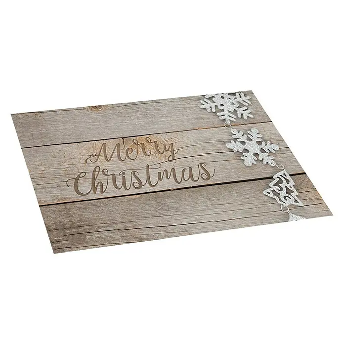 Alfombra de vinilo Croma Winter - Marrón, 75 x 45 cm - Mantel individual navideño con aspecto de tablones de madera y letras de "Merry Christmas", adornado con copos de nieve plateados y árboles de Navidad.