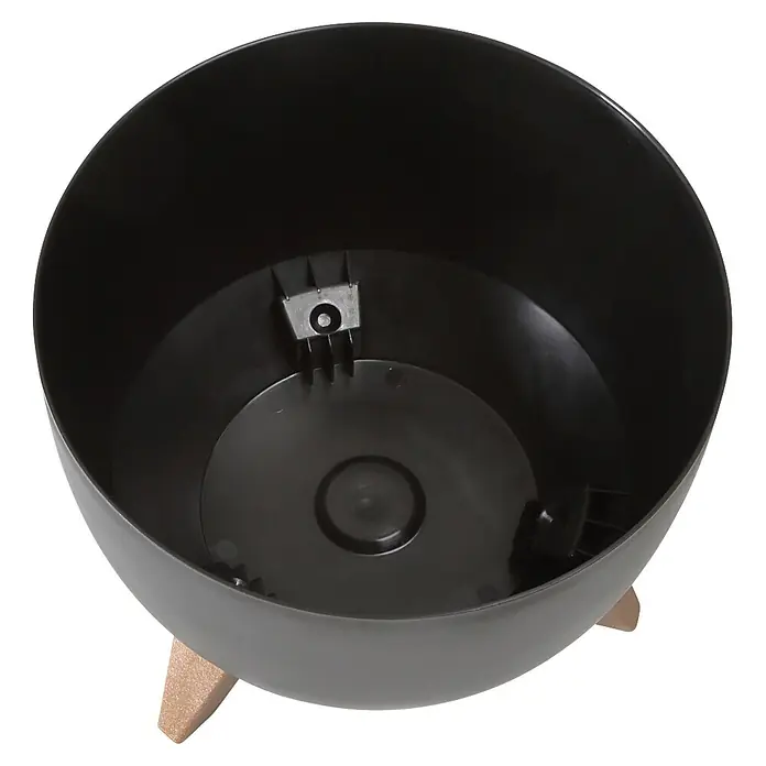 Siena Garden Pflanztopf OSLO PURE - Anthrazit, Kunststoff, Außenmaß (Ø x H): 47 x 26,5 cm - Dunkelgrauer Kunststoffpflanzer mit Innenansicht, ausgestattet mit einem dunklen Einsatz und Holzbeinen.