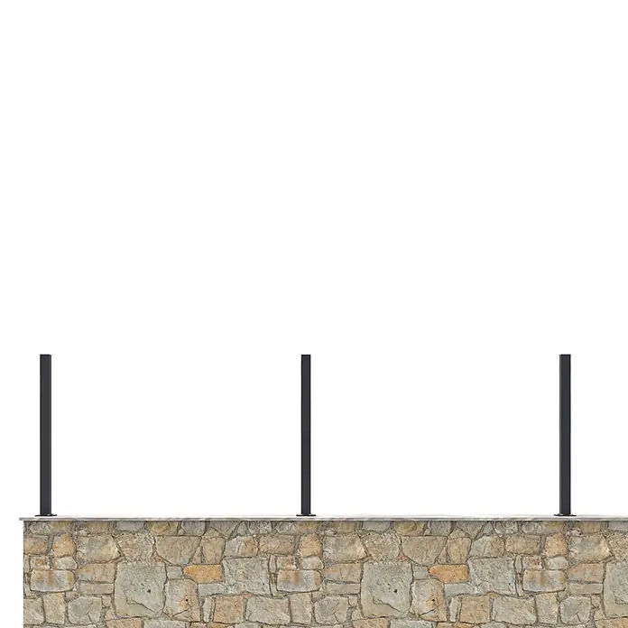 Poste para valla Ventia - Altura: 150 cm, Antracita, Aluminio - Muro de piedra con remate blanco y tres postes negros para una barandilla.