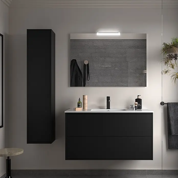 Salgar Badmöbel-Set Salgar - Gesamtbreite Badmöbel: 800 cm, BLACK SATIN - Schwarzer schwebender Waschtisch mit weißem Waschbecken und passendem Hochschrank in einem modernen Badezimmer.