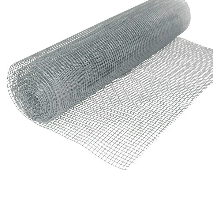 Gardol Hochbeetgitter - 2,1 x 1,1 m - Nahaufnahme einer Rolle Drahtgeflecht, ideal für Bau- und Gartenprojekte, auf schwarzem Hintergrund.