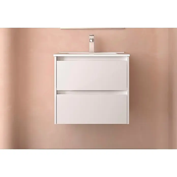 Salgar Badmöbel-Set Salgar - Gesamtbreite Badmöbel: 45 cm, White Satin - Weißer wandhängender Badwaschtisch mit zwei Schubladen, integriertem Waschbecken und Chromarmatur vor rosa Wand.