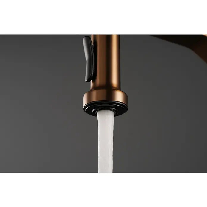 Grifo de cocina Véneto - Oro rosa, Brillante - Grifo de cocina de bronce con botón negro, del que sale agua del caño.