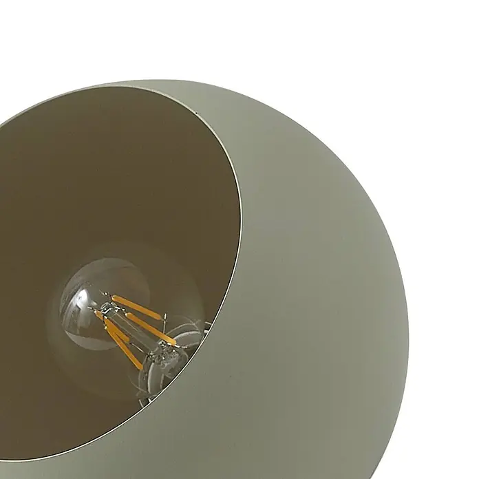 Lindby Tischleuchte Solomia - L x B x H: 20 x 20 x 20 cm, grün, E27 - Salbeigrüner Metall-Lampenschirm mit klarer LED-Glühbirne innen.