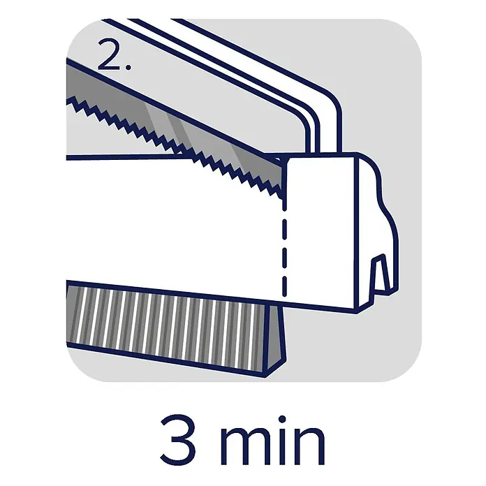 Tesa INSULATION Türdichtschiene für glatte Böden - Weiß, 1 m x 37 mm, Geeignet für: Spaltenbreiten bis 12 mm - Illustration einer Säge, die ein gerilltes Profil schneidet, Schritt 2, Dauer 3 Minuten.