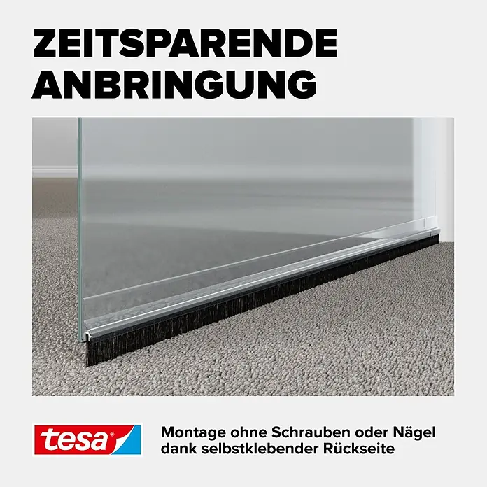 Tesa INSULATION Türdichtschiene für Teppichböden - Transparent, Geeignet für: Spaltenbreiten bis 15 mm - Selbstklebende schwarze Bürstendichtung an Glaswand, dichtet auf grauem Teppichboden ab.