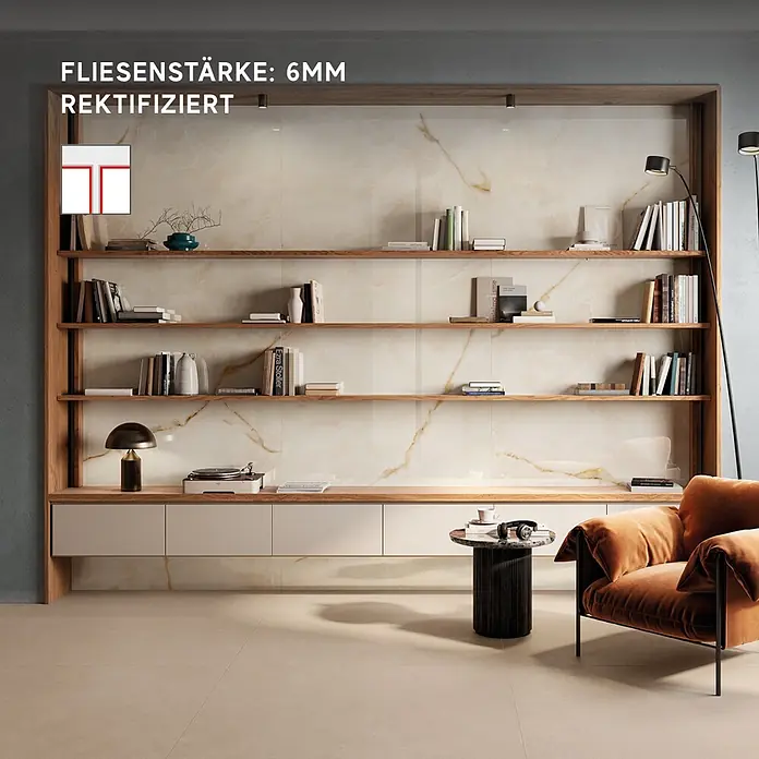 Corso Italia Feinsteinzeugfliese Onyx - 120 x 278 cm, Gold, Glänzend - Große, helle Wandfliesen in Marmoroptik mit goldener Äderung, 6mm stark, rektifiziert, in modernem Interieur.