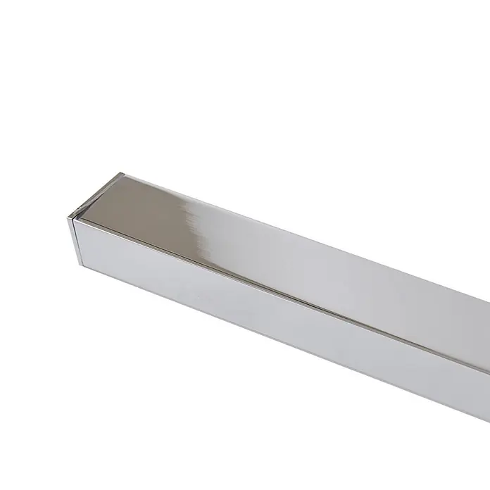 Lucande Wandleuchte Kivana - chrom / silber, chrom / silber - Glänzendes silbernes rechteckiges Metallprofil.