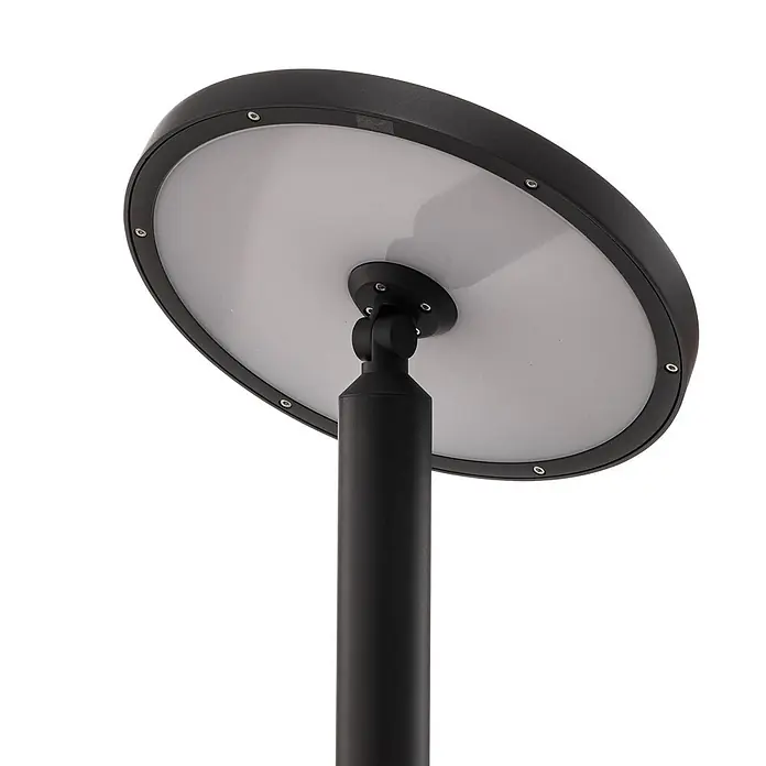 Lucande Außenlaterne Akito -  - Schwarze Pollerleuchte mit rundem, flachem weißem Diffusor.
