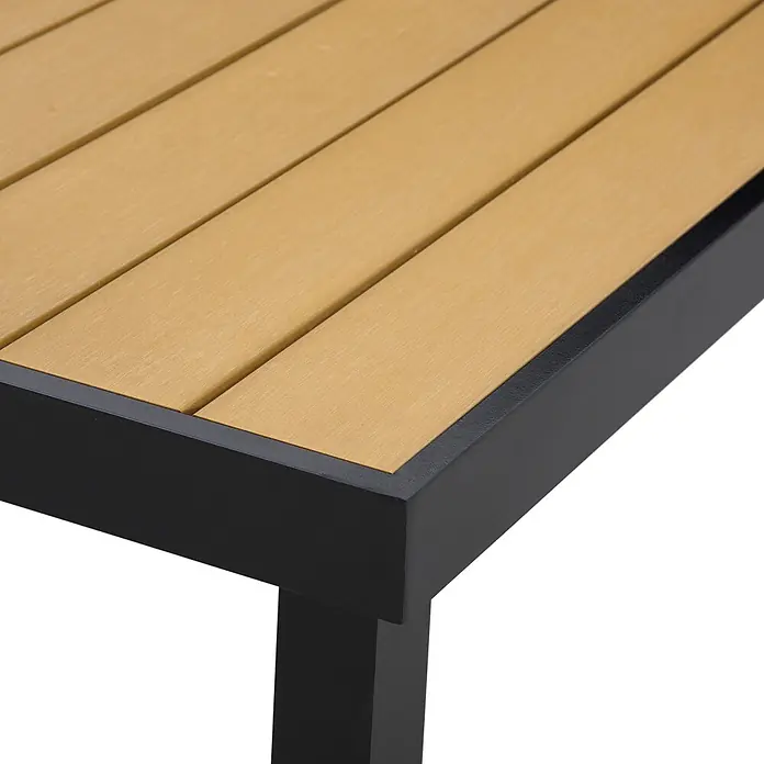Furnicato Gartentisch - L x B x H: 190 x 90 x 74 cm, Rechteckig, Natur - Nahaufnahme eines Tisches mit hellbrauner Lattenplatte und schwarzem Gestell.