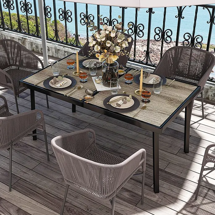 Outsunny Gartentisch für 6 Personen - PSPC-Kunststoff, Stahl, Rechteckig, Grau, Braun - Gartenset: Tisch mit dunklem Gestell und geflochtener Platte, sowie taupefarbene Seilstühle, für ein Essen auf Meerblick-Balkon.