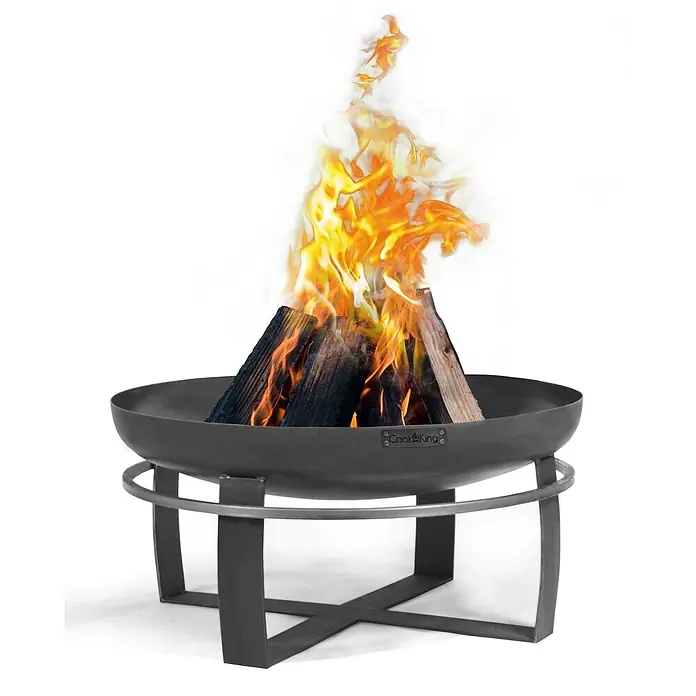 Bene on Fire Holzkohlegrill Maryland - Schwarz - Dunkelgraue Metall-Feuerschale mit brennenden Holzscheiten und Flammen auf einem stabilen Ständer.