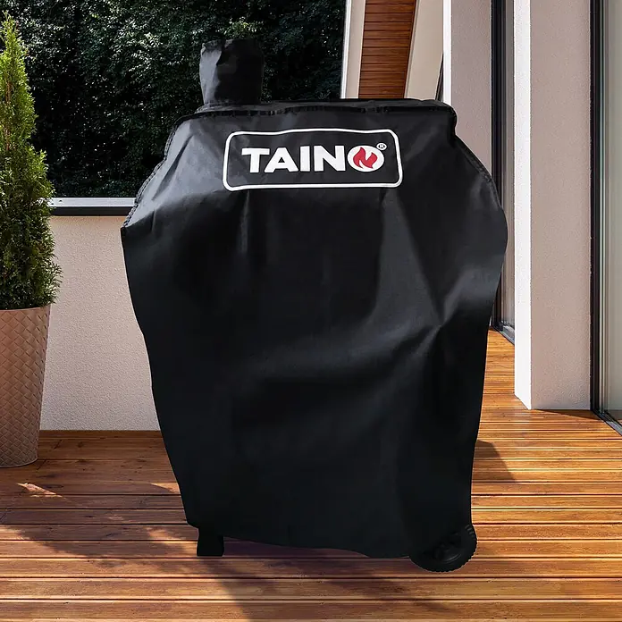 TAINO Grill-Schutzhülle - Passend für: Universal nutzbar - TAINO HERO Holzkohlegrill & TAINO HERO Smoker (93535), Oxford-Polyester, 400D + UV Schutz, 270 g/m², Schwarz - Schwarze Grillabdeckung aus Stoff mit TAINÒ-Logo, schützt einen Grill auf einer Holzterrasse.
