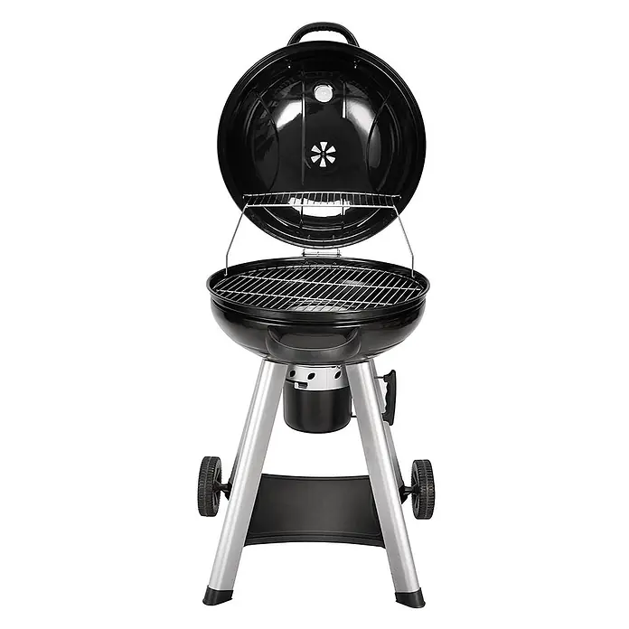 TAINO Holzkohlegrill NEO - Durchmesser Grillfläche: 54 cm, Schwarz - Schwarzer Kugelgrill mit silbernen Beinen, Rädern und offenem Deckel, der Roste und Aschefänger zeigt.