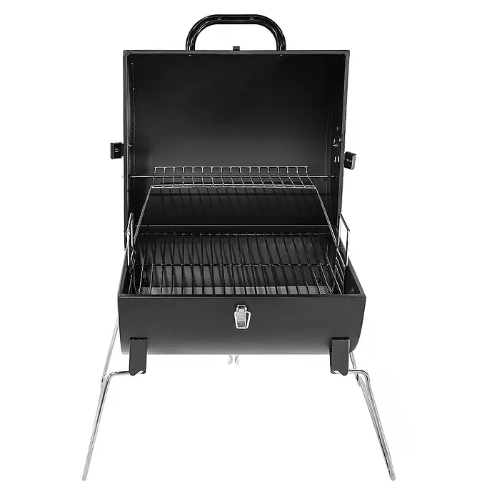 TAINO Holzkohlegrill CHAROX - Schwarz - Geöffneter schwarzer tragbarer Holzkohlegrill mit verchromten Rosten, klappbaren Beinen und Tragegriff.
