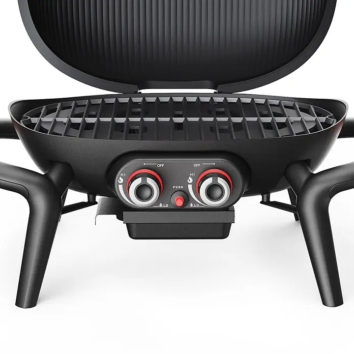 TAINO Gasgrill KENAI - 3,8 kW, Anzahl Brenner: 2 Stk. - Schwarzer tragbarer Gasgrill mit geöffnetem Deckel, Grillrosten, zwei Reglern (HI/LO/OFF) und rotem Zündknopf.