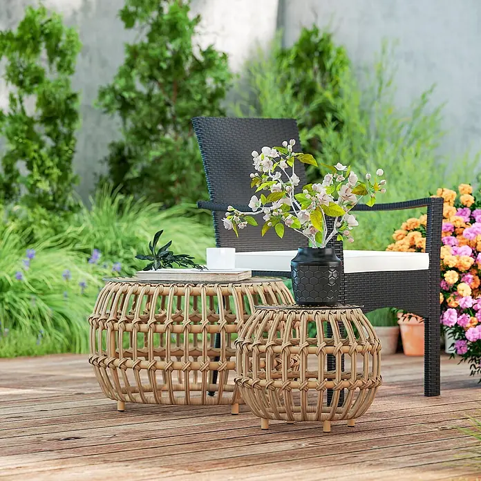 Outsunny Garten-Loungetisch - Braun, L x B x H: 66 x 66 x 40 cm - Zwei geflochtene Rattan-Couchtische, ein großer und ein kleiner, mit Glasplatten, für eine Terrasse auf Holzdeck.
