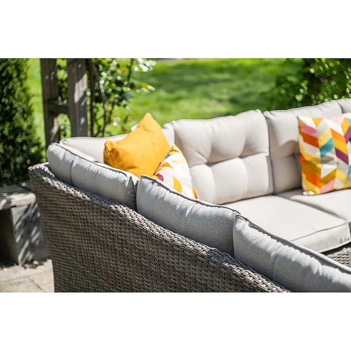 Garden Impressions Loungemöbel-Set Blue Bird - 4 -tlg., Aluminium, Polyester, Glas, Links, Beige - Graues Rattan-Gartensofa mit hellgrauen Kissen und bunten Zierkissen.