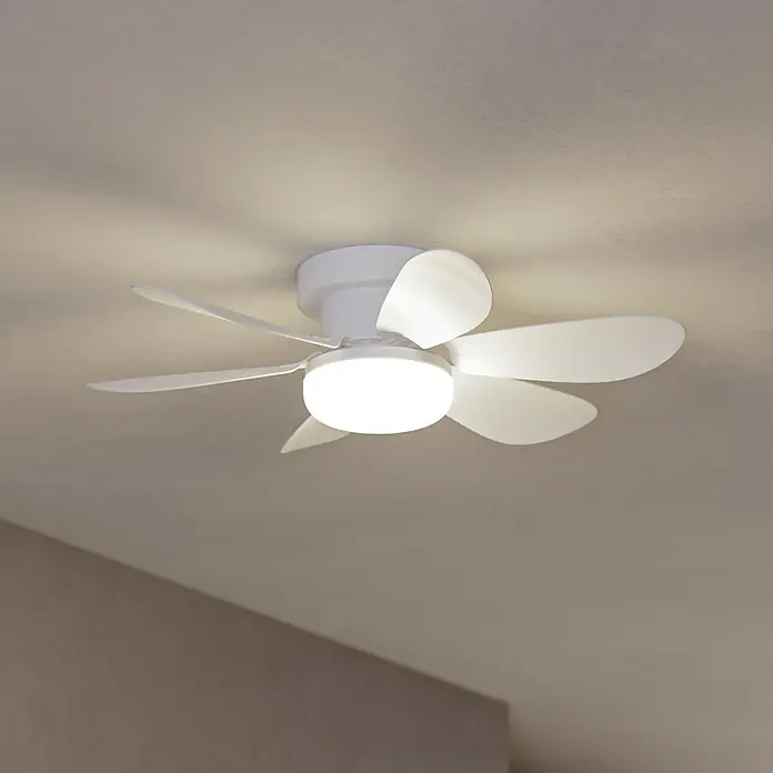 Eglo Deckenventilator Clovelly - 52 cm, 12 W, Warmweiß - Weißer Deckenventilator mit fünf Flügeln und integriertem LED-Licht.