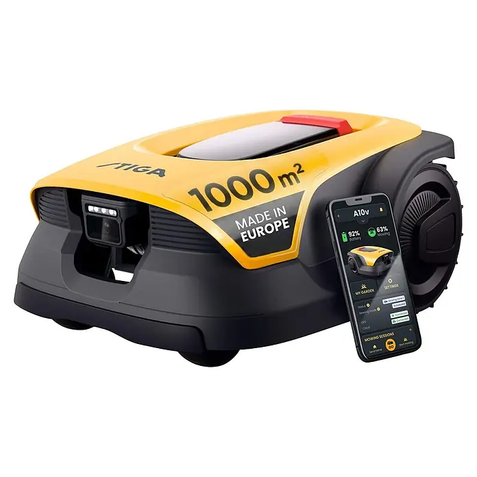 Stiga Mähroboter A 10 V - 1.000 m², Schnittbreite: 18 cm, Kamera-gestützte Navigation, RTK - Gelb-schwarzer Mähroboter mit '1000 m²', 'Made in Europe' und Stiga-Logo. Ein Smartphone zeigt die Steuerungs-App.
