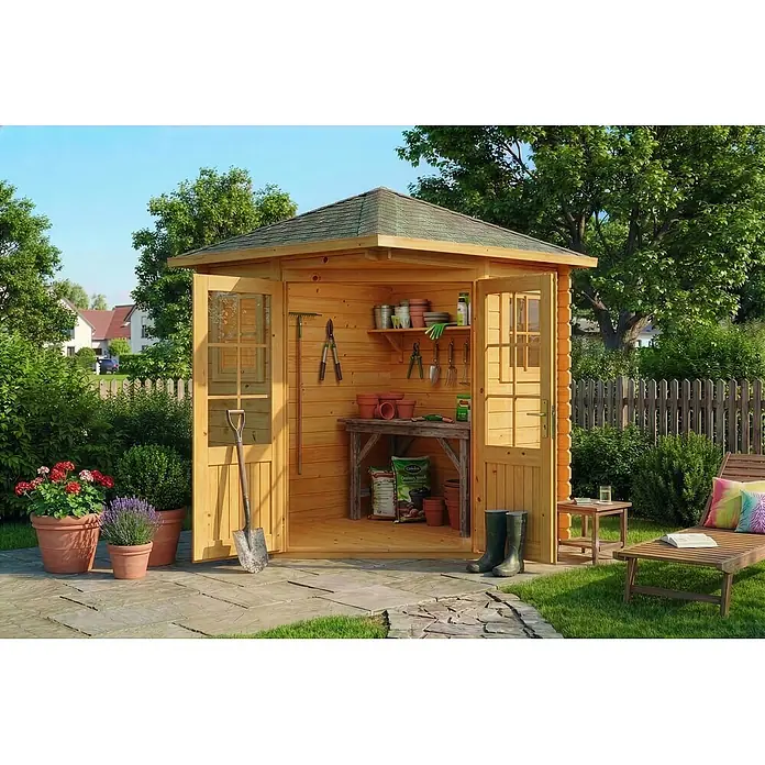 Alpholz Gartenhaus Sunny A - Außenmaß inkl. Dachüberstand (B x T): 220 x 220 cm, Holz, Pinie - Heller Holz-Gartenschuppen mit offenen Türen, ausgestattet mit Gartengeräten und Töpfen, auf einer Terrasse mit Pflanzen und Liegestuhl.