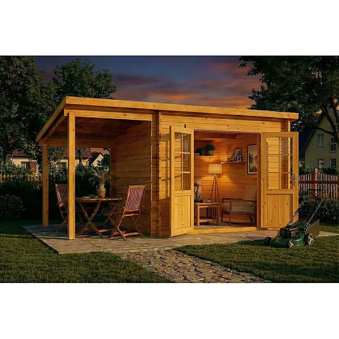 Alpholz Gartenhaus Maria 40mm Wandstärke - Außenmaß inkl. Dachüberstand (B x T): 450 x 272 cm, Holz, Pinie - Gartenhaus aus Naturholz mit integrierter überdachter Terrasse, eingerichtet für das Leben im Freien bei Dämmerung.