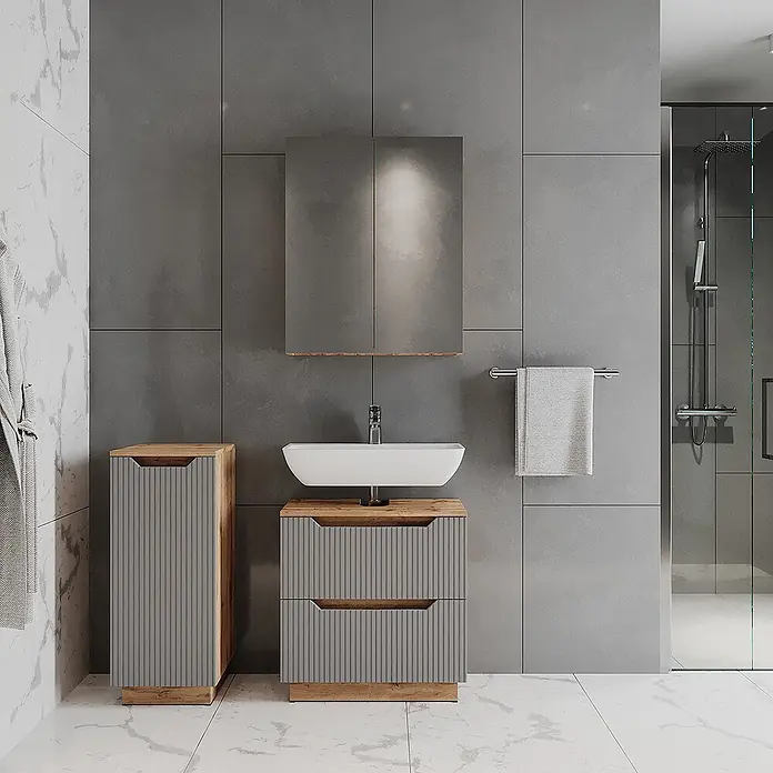 Vicco Badmöbel-Set Lotta Grau 3 Teile - Grau, Matt - Moderner Badunterschrank mit weißem Waschbecken und passendem Hochschrank, mit grauen gerippten Fronten und Holzdetails.
