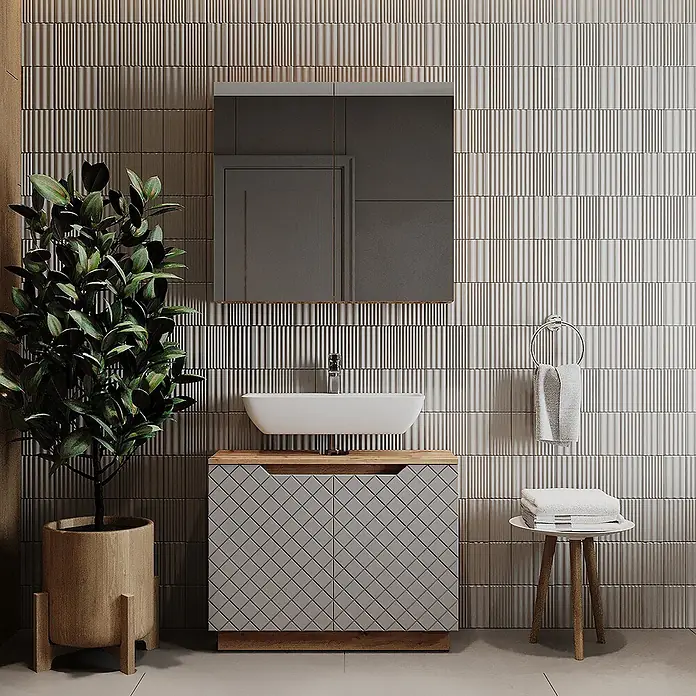 Vicco Badmöbel-Set Lotta Grau 2 Teile - Grau, Matt - Modernes Badmöbel mit weißem Aufsatzwaschbecken, Holzplatte und grauem Schrank mit Rautenmuster an strukturierter Wand.