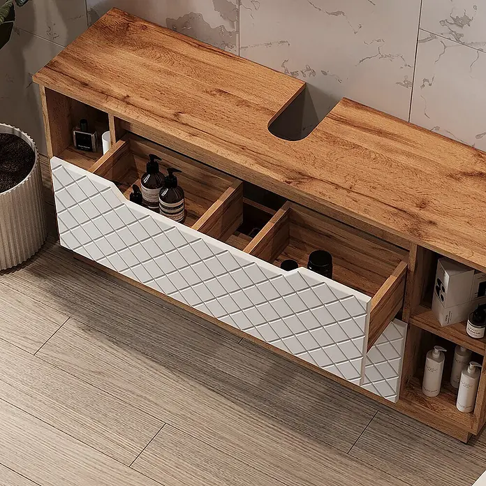 Vicco Badmöbel-Set Lotta Weiß 4 Teile - Weiß, Matt - Hölzerner Badezimmer-Waschtischunterschrank mit teilweise geöffneter weißer gemusterter Schublade, zeigt organisiertes Badzubehör und offene Regale.