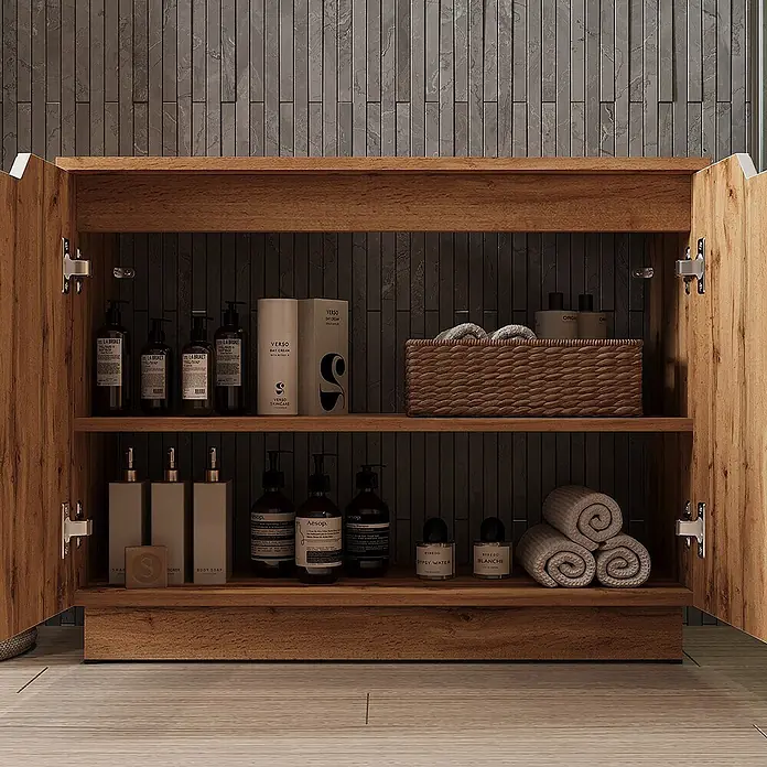 Vicco Badmöbel-Set Lotta Weiß 4 Teile - Weiß, Matt - Offener Badezimmerschrank aus Holz mit zwei Regalen, gefüllt mit Toilettenartikeln, einem Korb und gerollten Handtüchern.