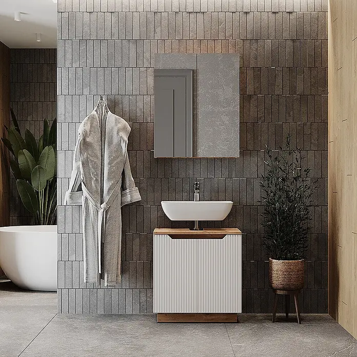 Vicco Badmöbel-Set Lotta Weiß 2 Teile - Weiß, Matt - Moderner weißer Badschrank mit geriffelten Türen, Holzplatte und Unterbau, inklusive weißem Aufsatzwaschbecken, in einem stilvollen Bad.