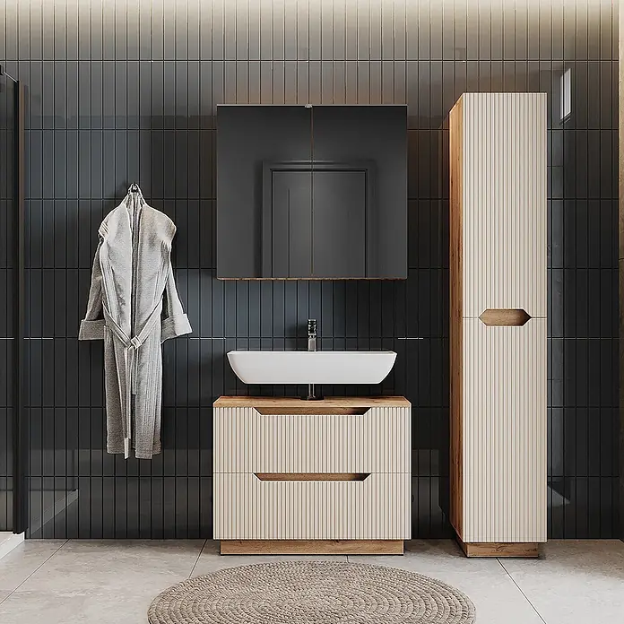 Vicco Badmöbel-Set Lotta Cashmere 3 Teile - Cashmere, Matt - Modernes Bad mit Waschtisch aus hellem Holz, strukturierten beigen Schrankfronten, weißem Waschbecken und dunklem Spiegelschrank.