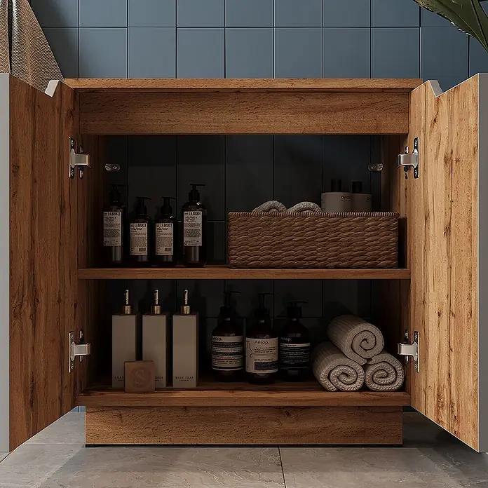 Vicco Badmöbel-Set Lotta Grau 3 Teile - Grau, Matt - Offener Badezimmerschrank in Holzoptik mit zwei Regalen für Pflegeprodukte, einem Korb und gerollten Handtüchern.