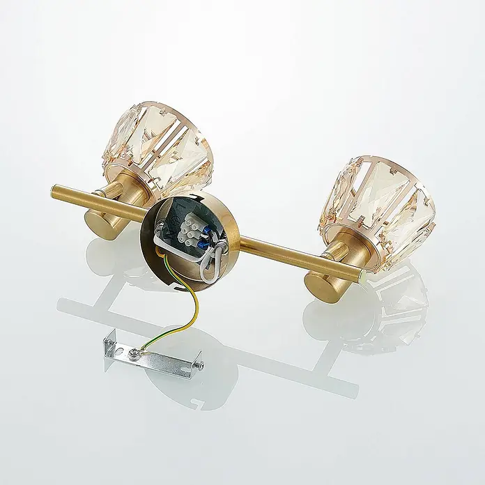 Lindby Deckenleuchte Kosta - messing / gold, E14 - Zweiflammige goldene Waschtischleuchte mit facettierten Kristallschirmen und sichtbarer Verkabelung samt Halterung.