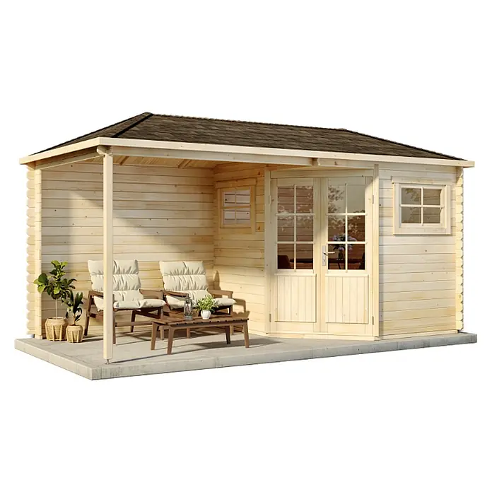 Alpholz Gartenhaus Franz - Außenmaß inkl. Dachüberstand (B x T): 510 x 260 cm, Holz, Pinie - Helle Holzgartenhütte mit überdachter Terrasse, zwei Stühlen und einem Couchtisch.