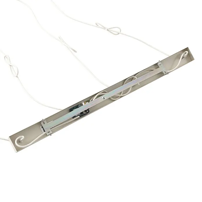 Lindby Pendelleuchte Ovelia - creme / amber, beige, E27 - Lineare hellgraue Metallschiene mit Innenverkabelung, gehalten von weißen Aufhängeschnüren.